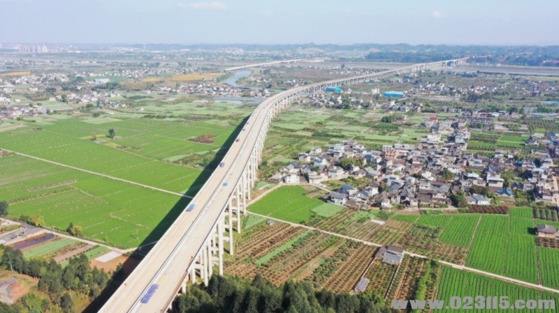 全长3453米的乐西高速（乐马段）最长桥全幅贯通